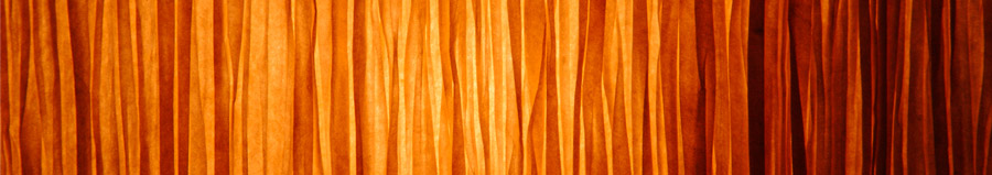 Coaching: leuchtend rote Schlingen einer Papierlampe